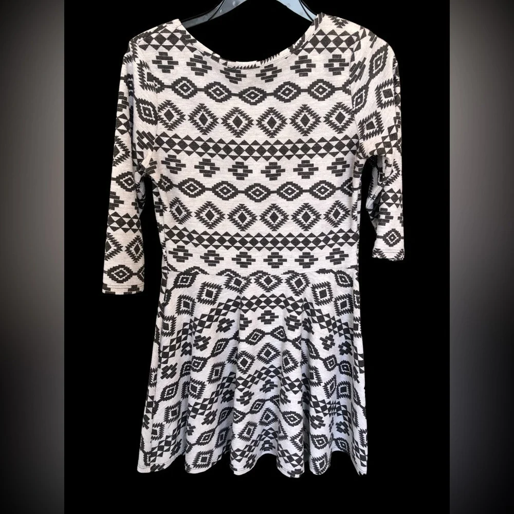 Juniors Extra Large Gray and Black Tribal Dress